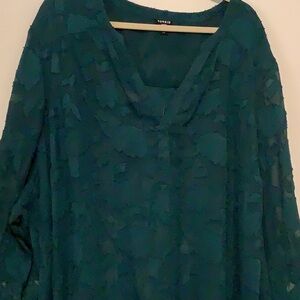 TORRID Harper Floral Sheer Plus Size 6 or 6X Pit to Pit 33 Length 33 inches